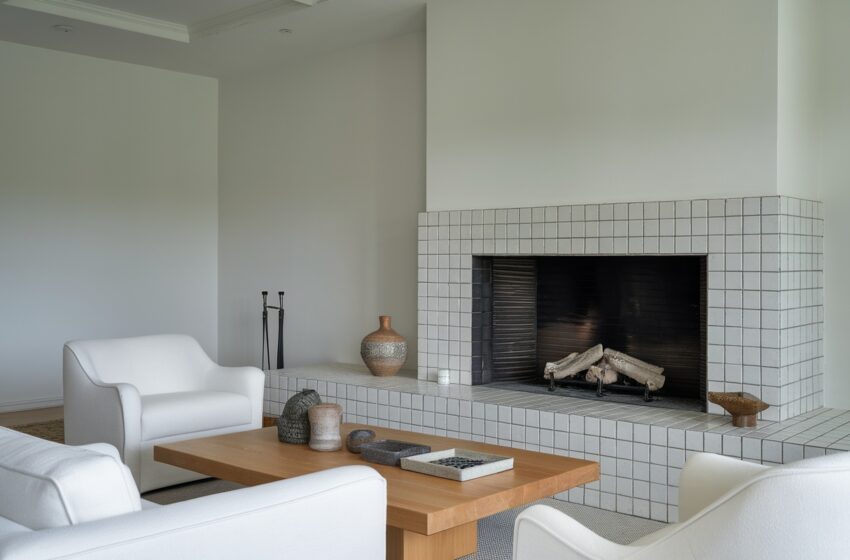  10 Inspiring Minimalist Fireplace Decorating Ideas