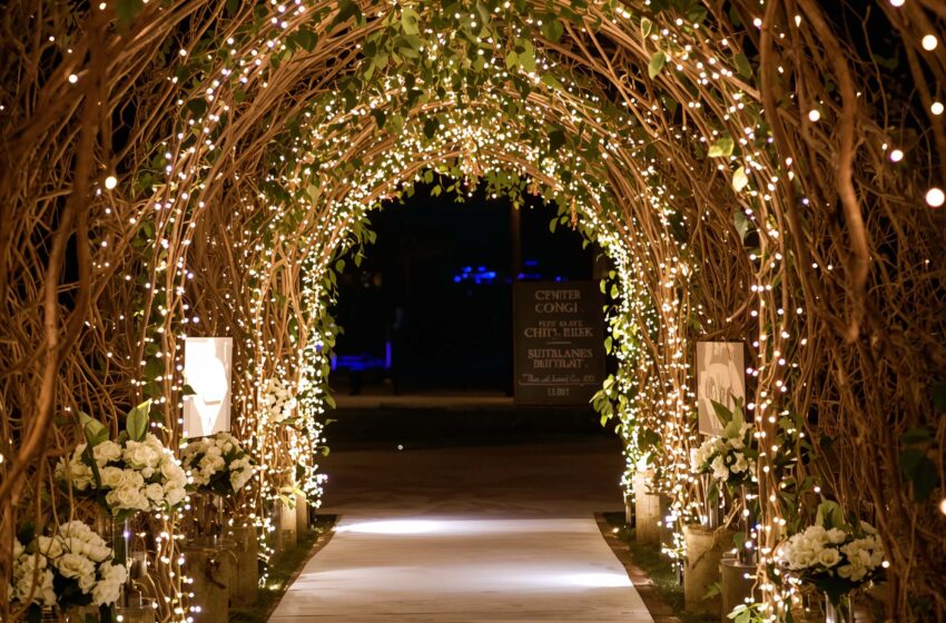 10 Magical Wedding Entrance Decor Ideas for a Fairy Tale Vibe